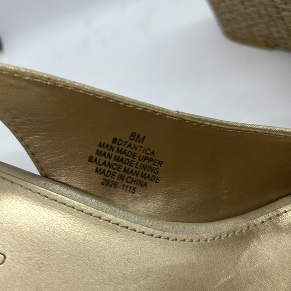 Bandolino Prewoned Champagne Floral Wedge Sandals - Picture 6 of 12